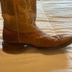 Beautiful pair of Ostrich boots, color Peanut Brittle Shoes | Beautiful Pair Of Ostrich Boots Color Peanut Brittle  main image 4